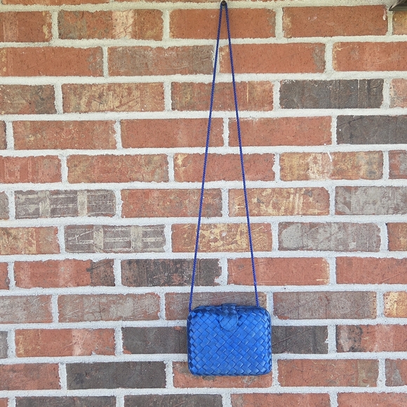 Vintage La Regale Blue Satin Woven Clutch with Strap Gold Hardware Magnetic Snap - Picture 15 of 15